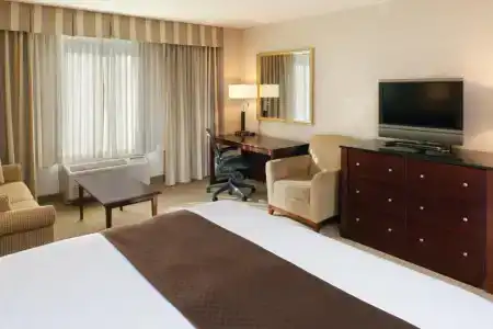 DoubleTree by Hilton Charlotte Airport - 30