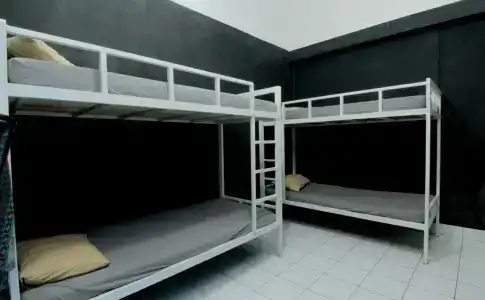 Backpackers 44 - 7