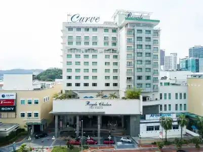 Royale Chulan The Curve - 0