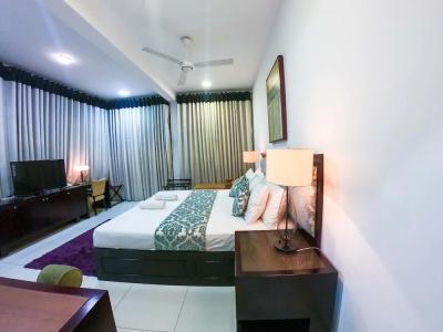 Romance Hills - 6