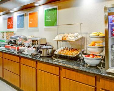 Comfort Suites South - 7