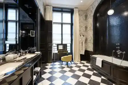 Le Pavillon de la Reine & Spa - Small Luxurys of the World - 157