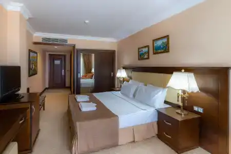 Latanya Park Resort - 3
