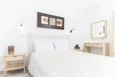 Fragias Studios & - 181