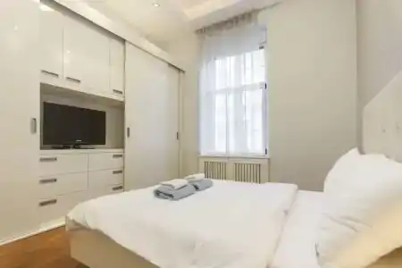 Central Park Residence - 101