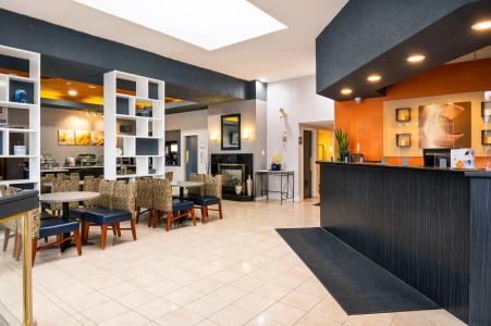 Comfort & Suites - 25