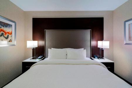 Fairfield Inn & Suites by Marriott Boston - 3
