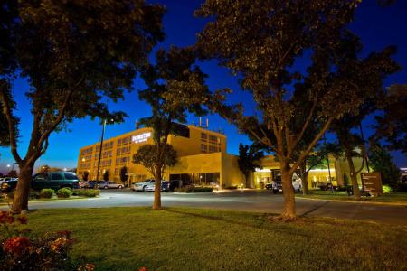 DoubleTree by Hilton Airport - 23