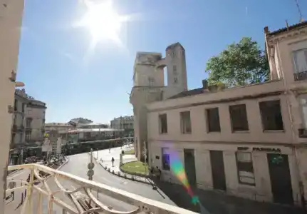 Hôtel Des Arts, Artisanal et Indépendant - 32