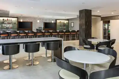 DoubleTree by Hilton Atlanta Airport - 17