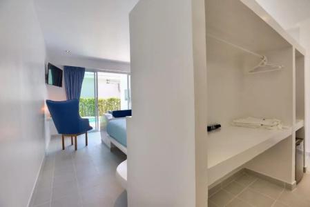 La Perle Luxury Boutique - 29
