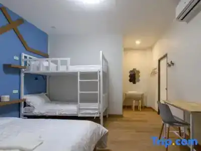 Bed Friends Poshtel - 76