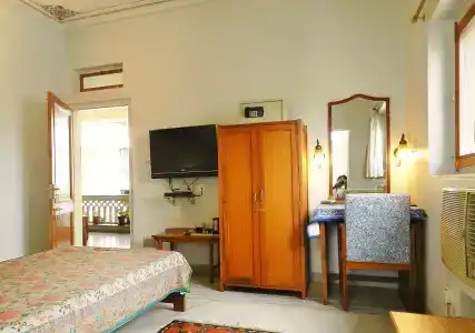 Tara Niwas - 3
