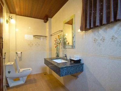 Bueng Bua Thong - 9