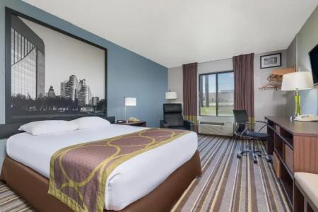 Super 8 by Wyndham/Airport - 17