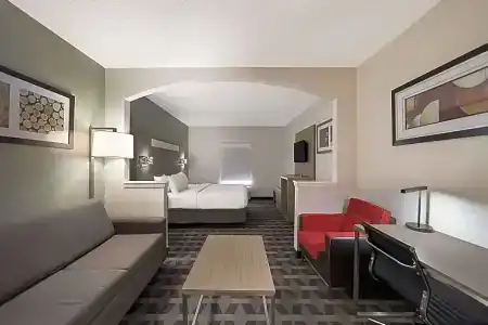 Quality Inn & Suites Dfw Airport South - 71