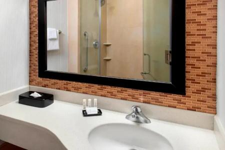 Courtyard by Marriott New York Manhattan / Soho - 39