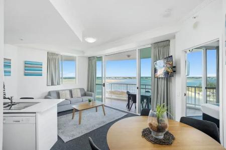 Crystal Bay On The Broadwater - 232