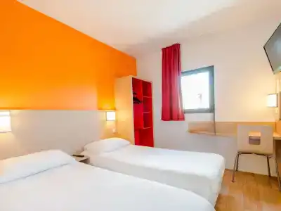 Première Classe La Rochelle Centre - Les Minimes - 23