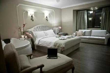 Melies Boutique - 44
