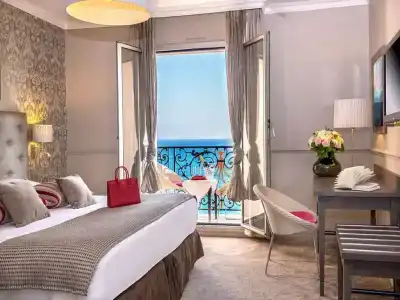 Hôtel Le Royal Promenade des Anglais - 81
