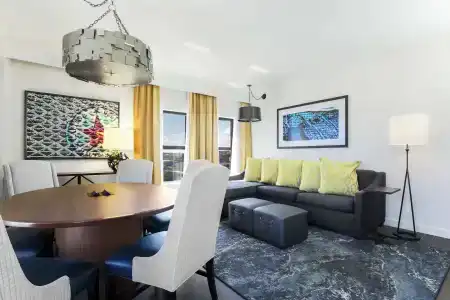 Hampton Inn & Suites Austin-Downtown/Convention Center - 4