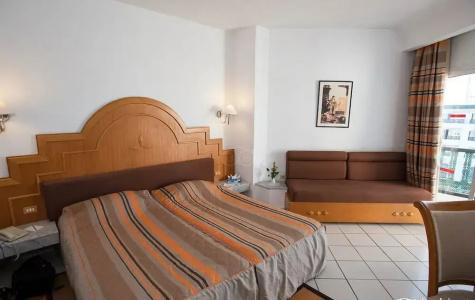Riviera - Family and couples only - 12