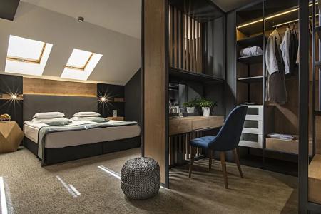 Rosslyn Thracia Sofia - 96
