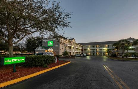 HomeTowne Studios by Red Roof Orlando South - 18