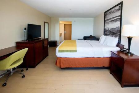Super 8 by Wyndham Virginia Beach Oceanfront - 30
