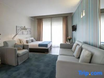 Le Rose Suite - 150