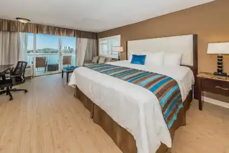 DreamView Beachfront & Resort - 4