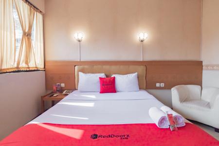 RedDoorz Plus @ Sukamulya Pasteur 2 - 25