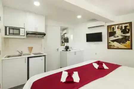 Art & Wine Studios and Apts - 110