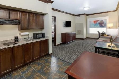Hawthorn Suites by Wyndham - 46