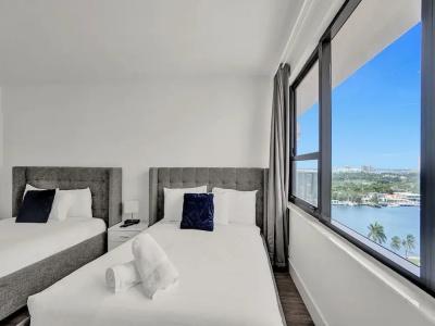 The Alexander All Suites - 250
