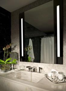 Sixty Beverly Hills - 10