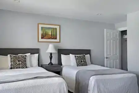 A Wave Inn - - 4