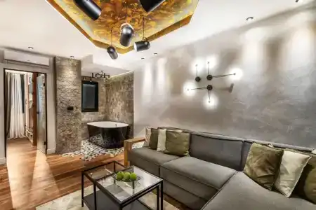 One Luxury Suites - 94