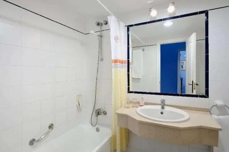 Sol Sancti Petri Aparthotel - 57