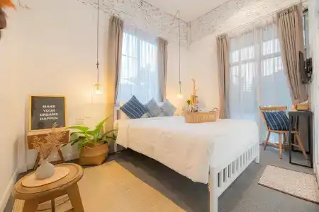 Oon Poshtel x Cafe - 77