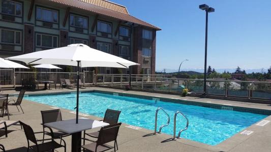 Elk Lake Inn & Suites - 80