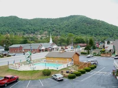 Castlewood Inn - 11