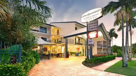 Cairns Queenslander & Apartments - 24