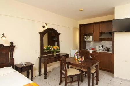 Trefon  and Family Suites - 111