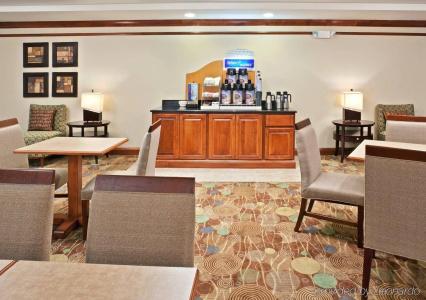 Holiday Inn Express & Suites Vancouver Mall-Portland Area - 4