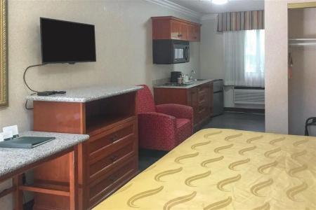 Quality Inn & Suites Oceanside Near Camp Pendleton - 22