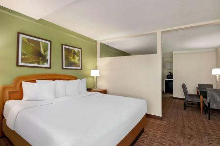 Baymont by Wyndham - Intl Speedway - 2