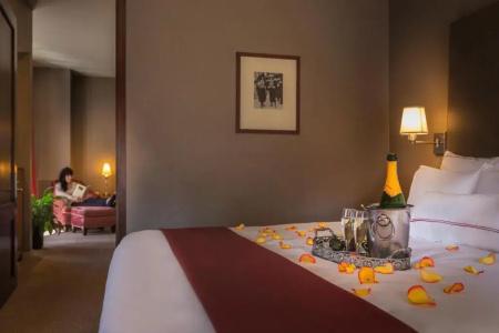 Giraffe by Library Hotel Collection - 78