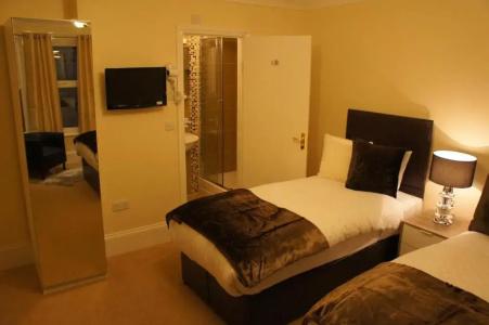 Sapphire London - 3